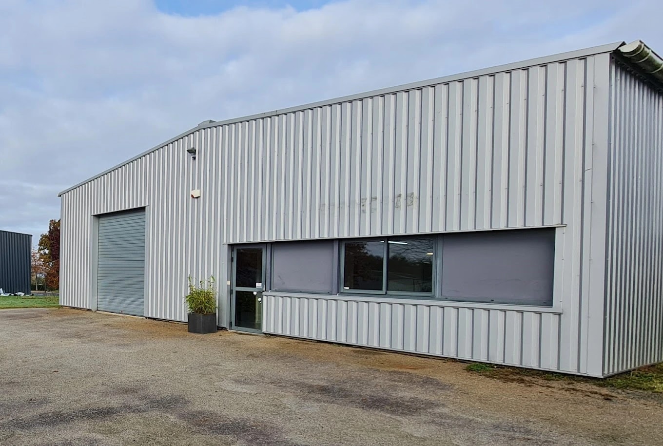 Vue extérieure de l'atelier LSA Industrie